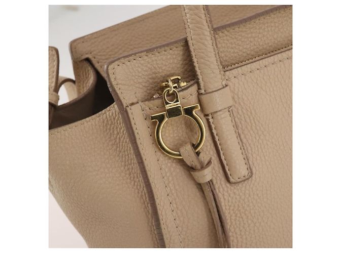 Borsa Salvatore Ferragamo Gancini in pelle 2way Beige Gold Auth 203581 D'oro - vista 32