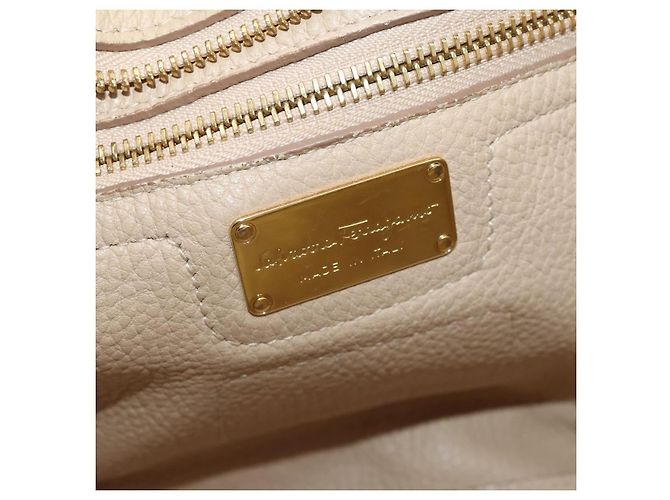 Borsa Salvatore Ferragamo Gancini in pelle 2way Beige Gold Auth 203581 D'oro - vista 33