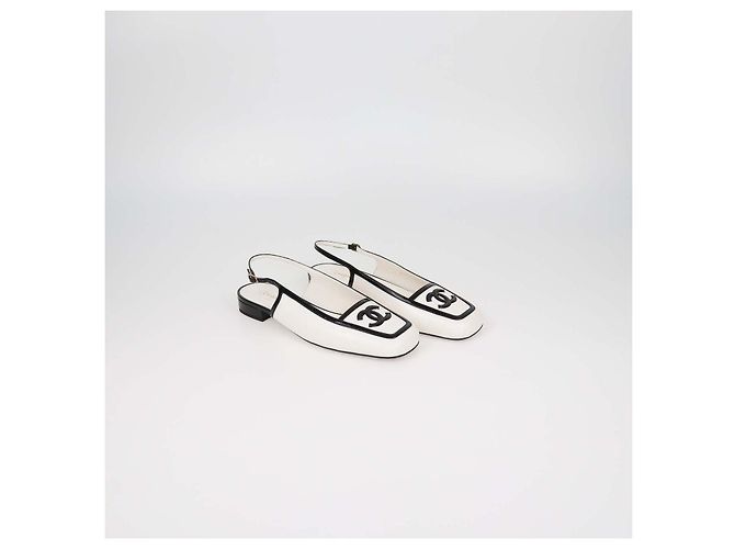 Décolleté Slingback con punta quadrata Chanel in pelle bianca, nera e pelle verniciata con logo CC Nero Bianco - vista 2