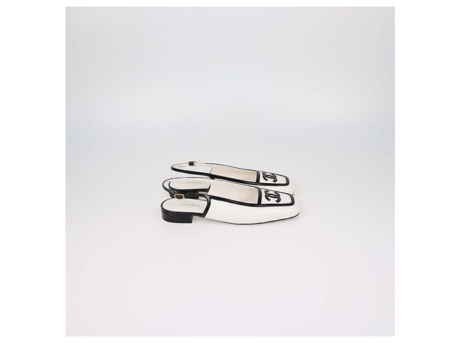 Décolleté Slingback con punta quadrata Chanel in pelle bianca, nera e pelle verniciata con logo CC Nero Bianco - vista 3