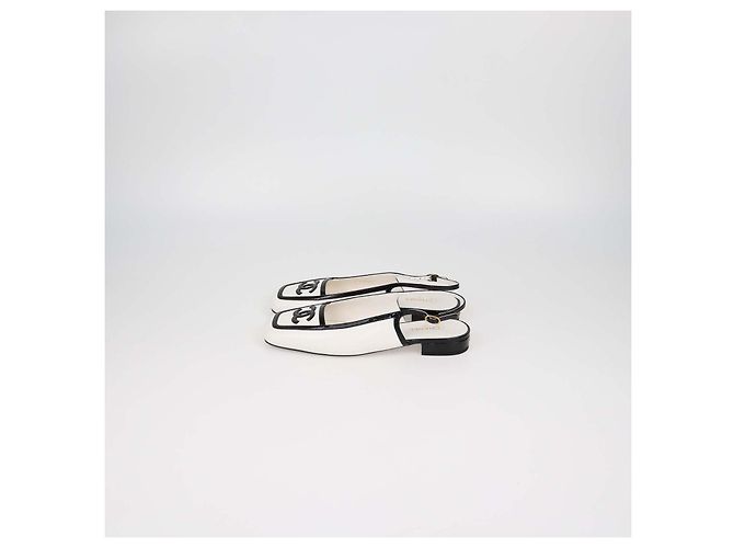Décolleté Slingback con punta quadrata Chanel in pelle bianca, nera e pelle verniciata con logo CC Nero Bianco - vista 4