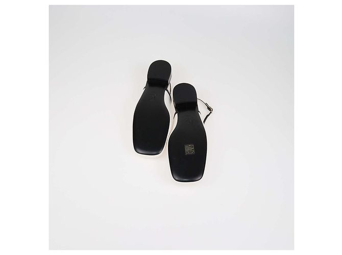 Décolleté Slingback con punta quadrata Chanel in pelle bianca, nera e pelle verniciata con logo CC Nero Bianco - vista 7