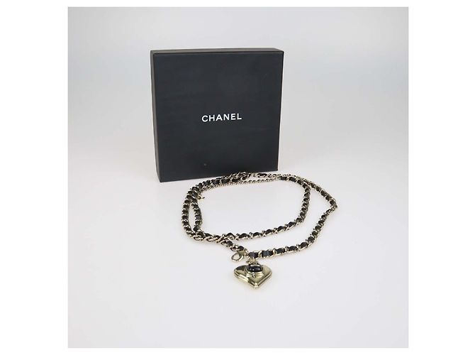 Chanel Gürtel mit Kette aus schwarzem Emaille und Lammleder mit goldfarbenem CC-Herz aus Metall - Ansicht 7