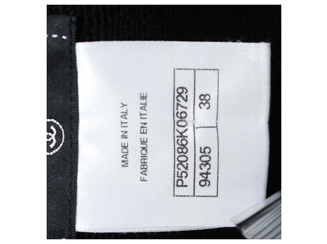 Chanel Ärmelloses Maxi-Kleid aus gestepptem Baumwollstrick in Schwarz mit CC-Logo - Ansicht 7