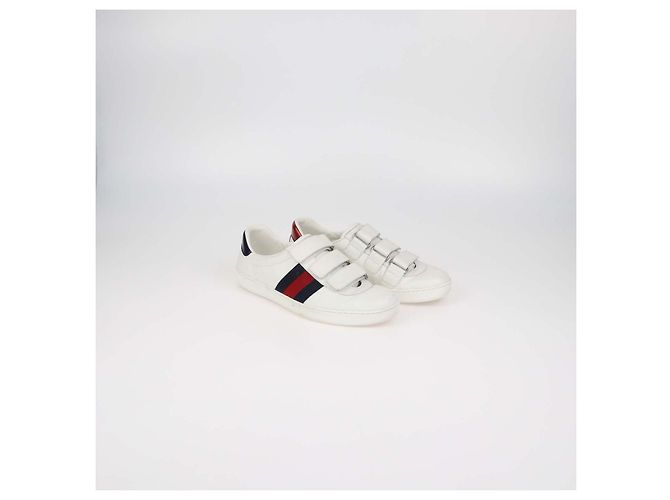 Gucci New Ace Low Top Sneaker aus weißem Leder mit Grip-Riemen - Ansicht 2