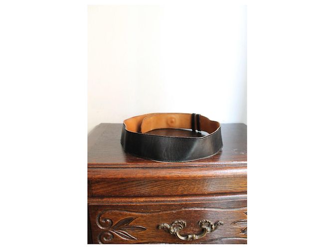Hermès High-Waist Gürtel aus schwarzem Leder mit Goldknöpfen Golden - Ansicht 4