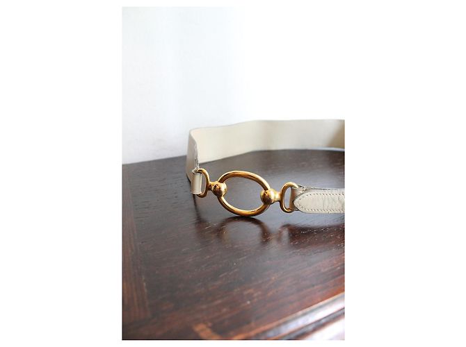 Hermès Hochtaillierter Ledergürtel Beige mit Gold-Ringdetails - Ansicht 3