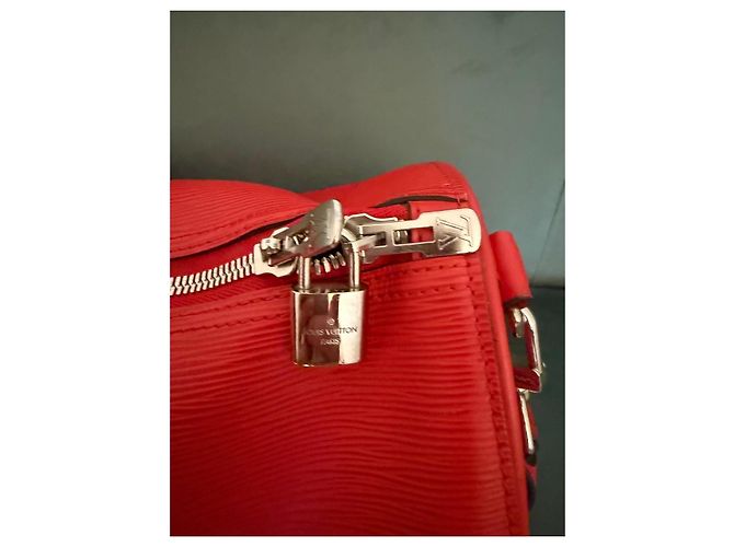 Louis Vuitton x Supreme Keepall Bandoulière 45 Borsa da Viaggio Pelle Epi Rossa Rosso - vista 15