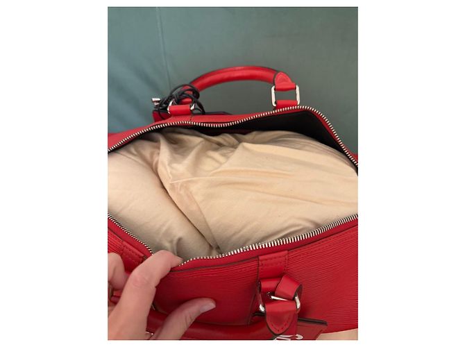 Louis Vuitton x Supreme Keepall Bandoulière 45 Borsa da Viaggio Pelle Epi Rossa Rosso - vista 3