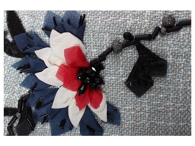 Autre Marque Natasha Glazkova Couture Hellblauer Tweed-Rockanzug Schwarz Weiß Rot - Ansicht 7