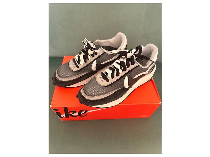 Nike x Sacai LDWaffle Sneakers Grey Black White - view 10