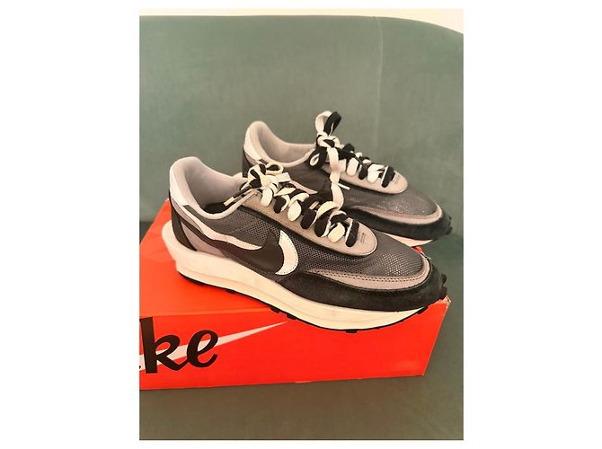 Nike x Sacai LDWaffle Sneakers Grey Black White - view 16