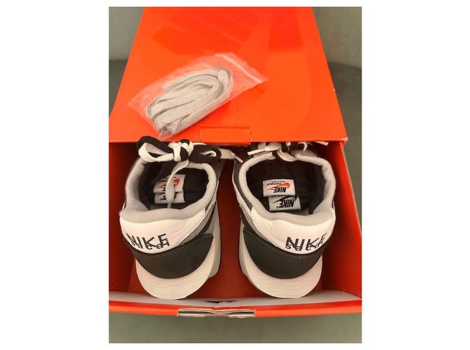 Nike x Sacai LDWaffle Sneakers Grey Black White - view 18
