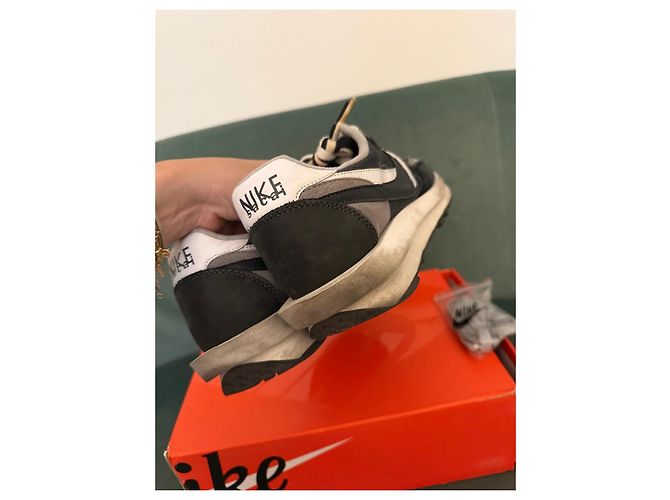 Nike x Sacai LDWaffle Baskets Gris Noir Blanc - vue 4