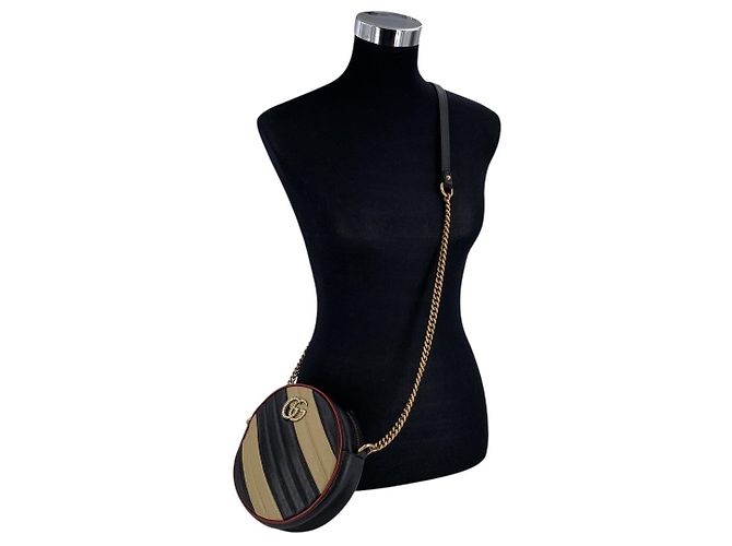 Gucci Borsa a tracolla rotonda GG Marmont in pelle matelassé a righe nero e beige - vista 2