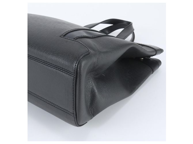 Sac cabas en cuir Louis Vuitton Taiga Kasbek PM Gris - vue 4