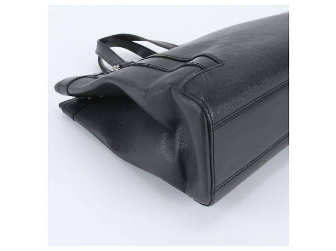 Sac cabas en cuir Louis Vuitton Taiga Kasbek PM Gris - vue 6