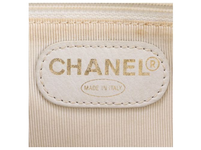 Borsa a tracolla Chanel in pelle Caviar Bianco - vista 10