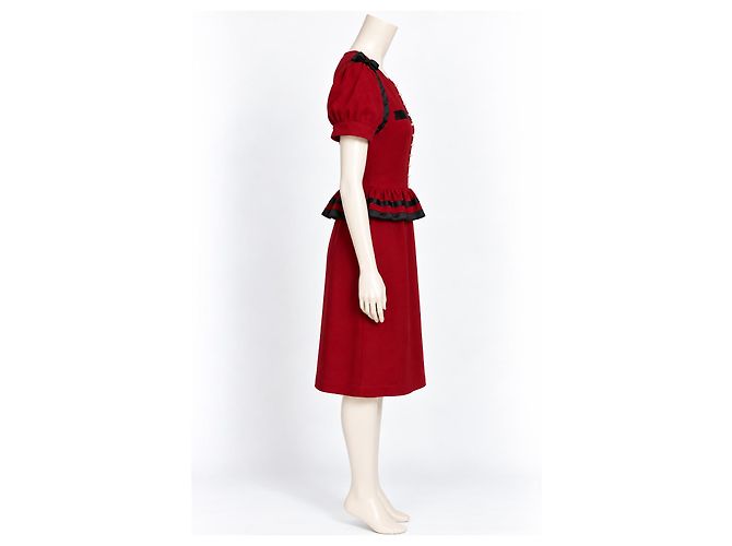 Anna Sui Rotes Wollkleid mit Peplum und schwarzen Bändern - Ansicht 3