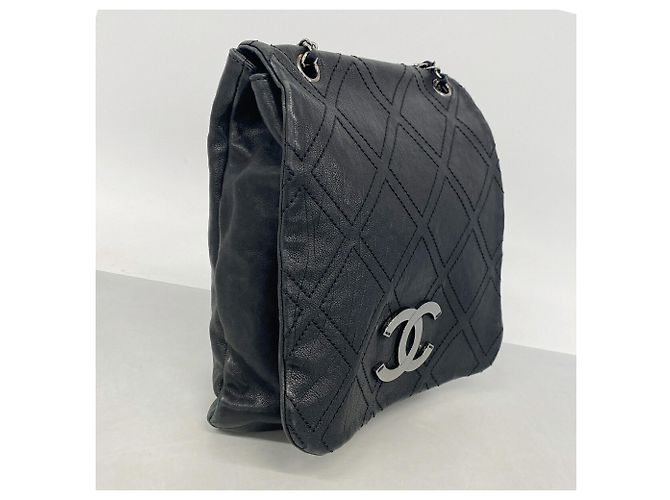 Bolsa de ombro Chanel em couro preto - vista 2