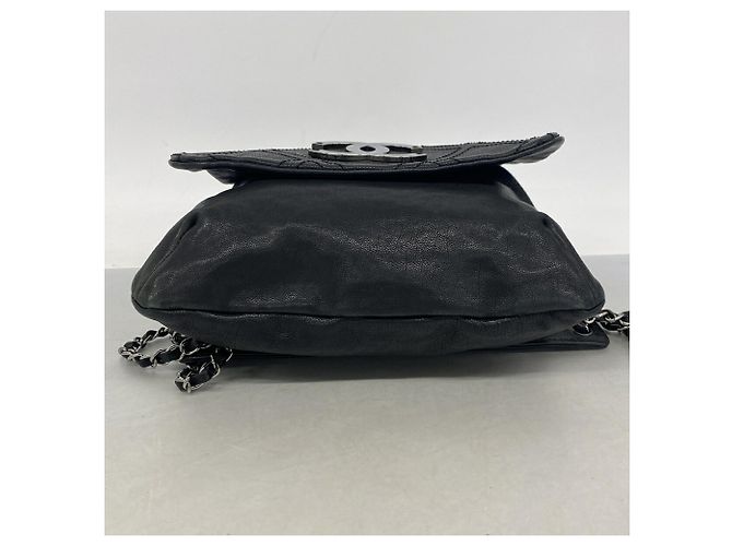 Bolsa de ombro Chanel em couro preto - vista 3
