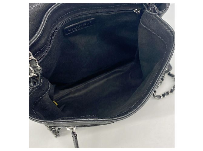 Bolsa de ombro Chanel em couro preto - vista 4