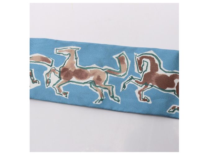 Silk In Hermès Pañuelo Hermes Twilly CHEVAUX EN LIBERTE Azul Multicolor - vista 7