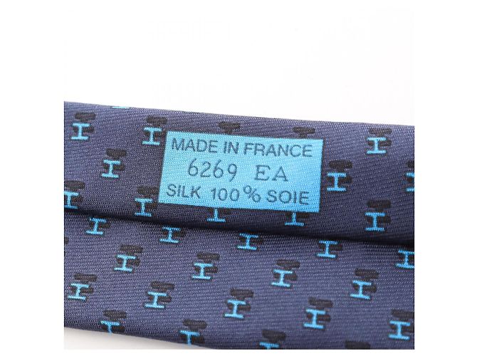 Silk In Hermès Cravate Hermes H Shadow en soie bleu marine - vue 6