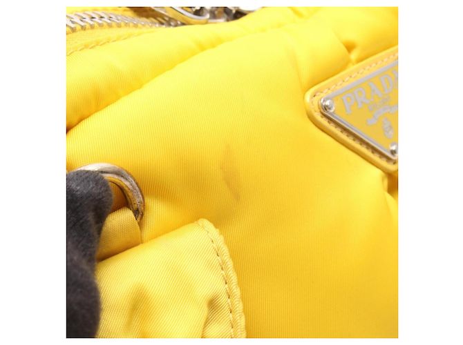Bolso Prada Bomber amarillo de nylon y cuero - vista 5