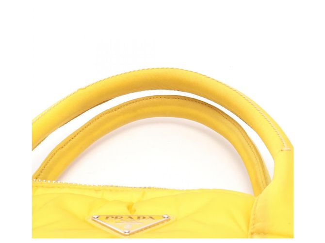 Bolso Prada Bomber amarillo de nylon y cuero - vista 6