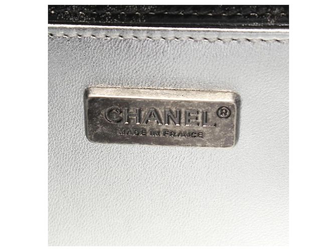 Chanel Boy Schultertasche mit antik-silberner Hardware Schwarz - Ansicht 4