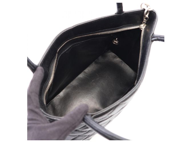Bolso Tote Chanel Reissue Negro - vista 3