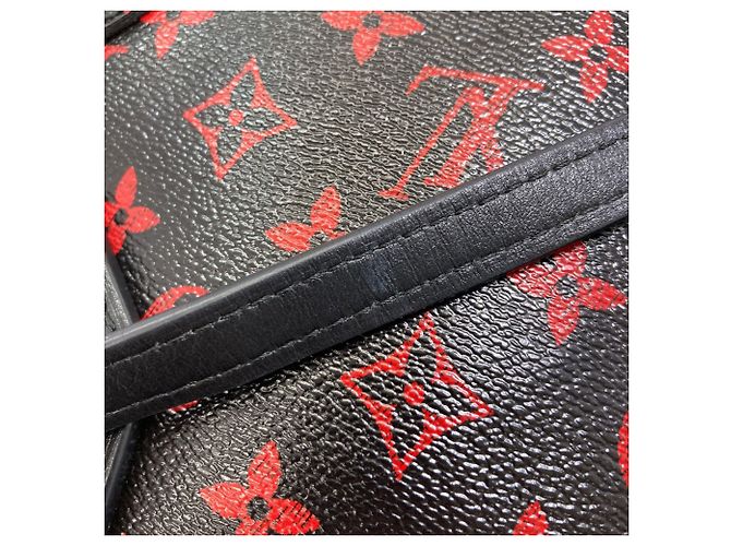 Bolso Louis Vuitton M50217 Dora Soft BB Roja Monograma - vista 17