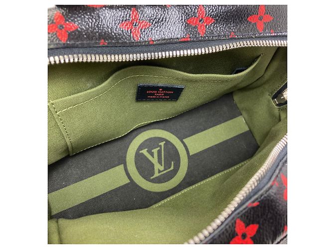 Bolso Louis Vuitton M50217 Dora Soft BB Roja Monograma - vista 5