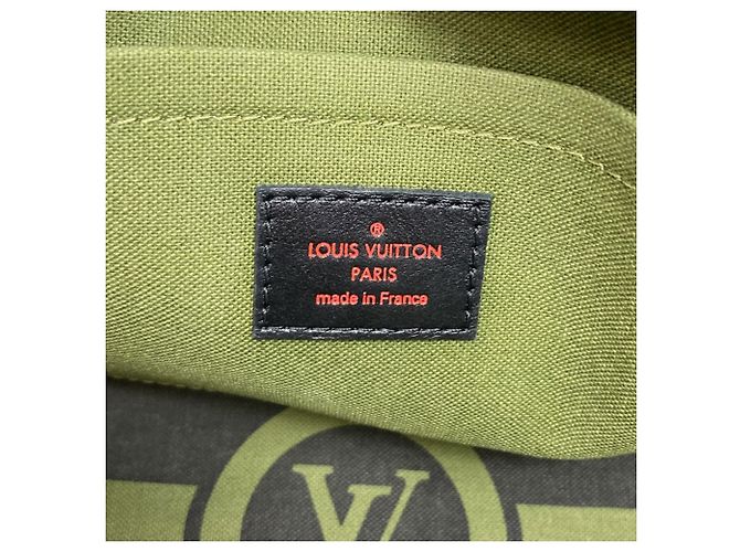 Bolso Louis Vuitton M50217 Dora Soft BB Roja Monograma - vista 6