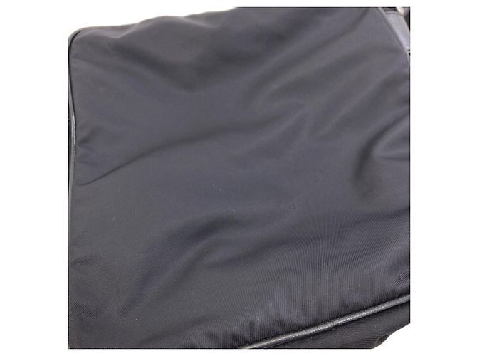 Prada Schultertasche aus schwarzem Nylon - Ansicht 11