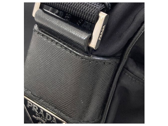 Prada Schultertasche aus schwarzem Nylon - Ansicht 15