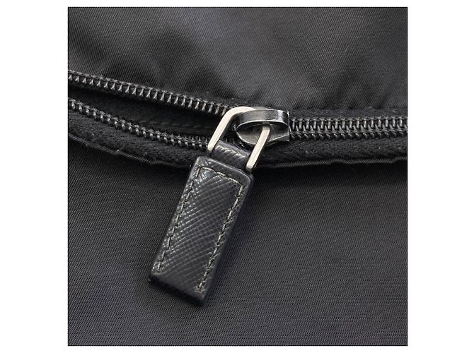 Prada Schultertasche aus schwarzem Nylon - Ansicht 16