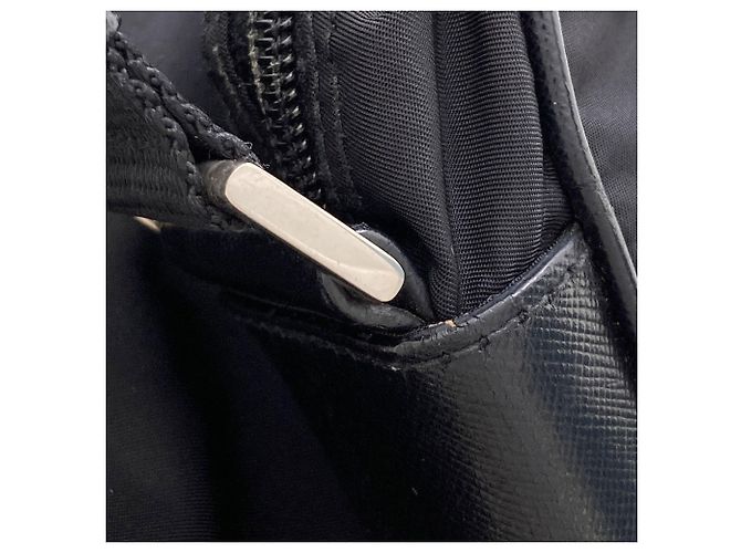 Prada Schultertasche aus schwarzem Nylon - Ansicht 17