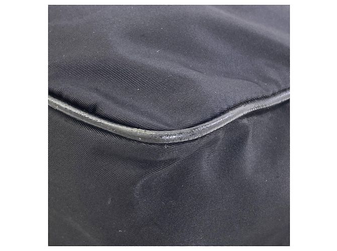 Prada Schultertasche aus schwarzem Nylon - Ansicht 19