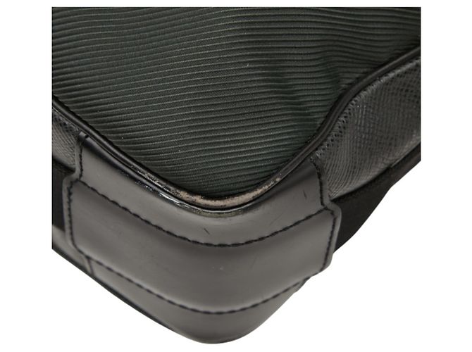 Borsa a tracolla Louis Vuitton Taiga Delsu Nero Grigio - vista 4