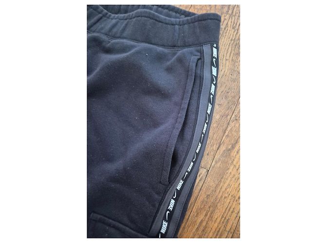 Nike Pantaloni Cargo Jogger Uomo con Strisce Logo - Nero - vista 3