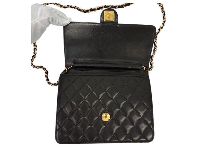 Chanel Matelassé Lambskin Shoulder Bag Black - view 6