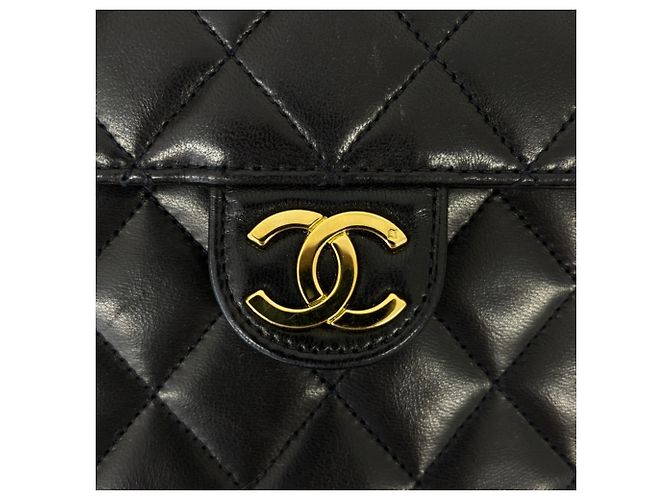 Chanel Matelassé Lambskin Shoulder Bag Black - view 8