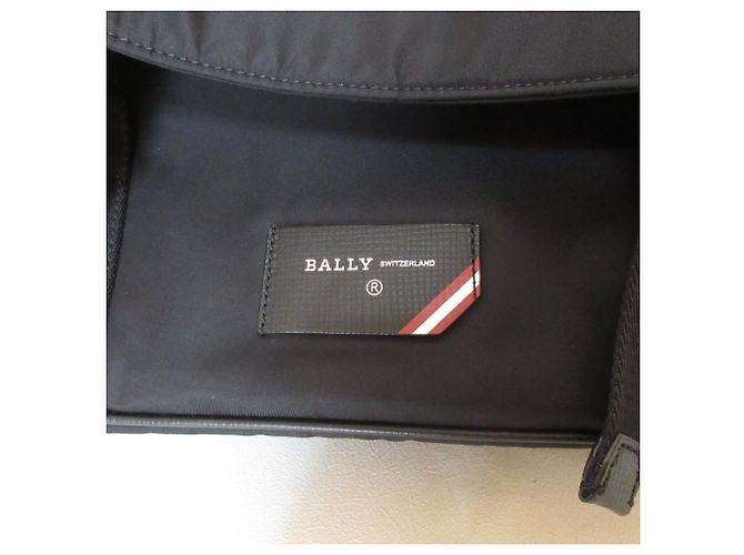 Bolsa de Ombro com Aba BALLY Fabro em Nylon Marrom Preto - vista 17