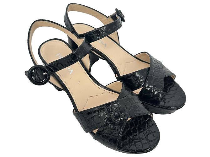 Sandali con platform Prada in pelle verniciata nera con effetto coccodrillo e cinturini incrociati Nero - vista 4