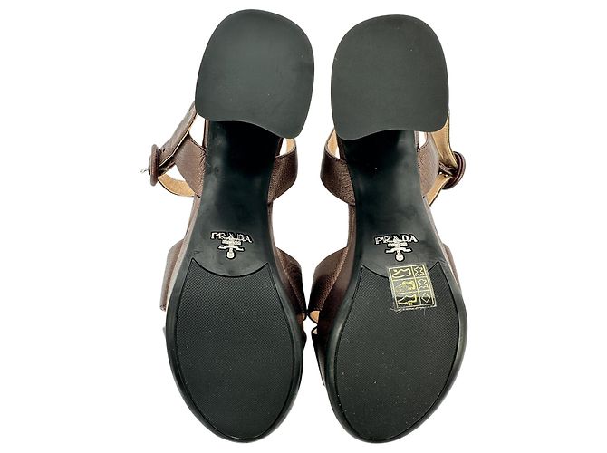 Prada Block Heels mit Überkreuz-Design aus braunem Leder - Ansicht 13
