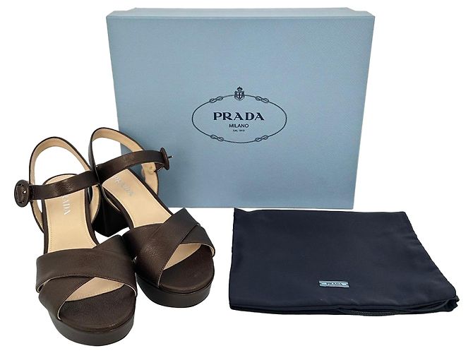 Prada Block Heels mit Überkreuz-Design aus braunem Leder - Ansicht 19