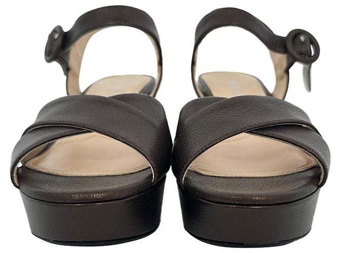 Prada Block Heels mit Überkreuz-Design aus braunem Leder - Ansicht 2