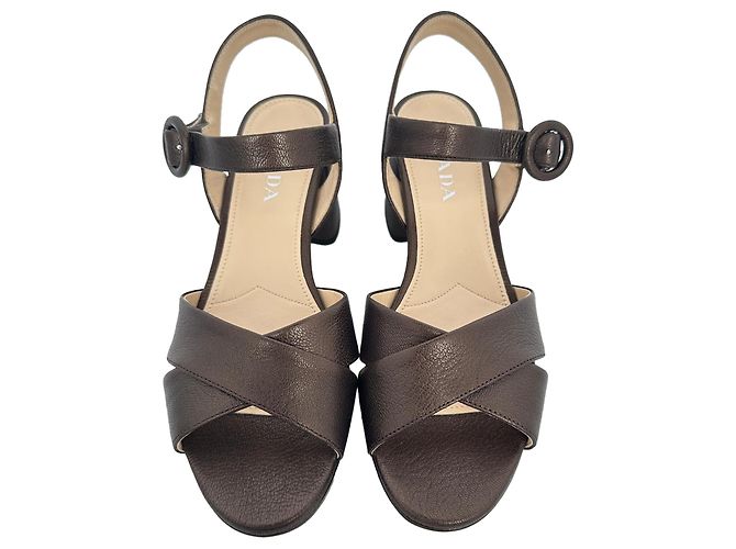 Prada Block Heels mit Überkreuz-Design aus braunem Leder - Ansicht 3